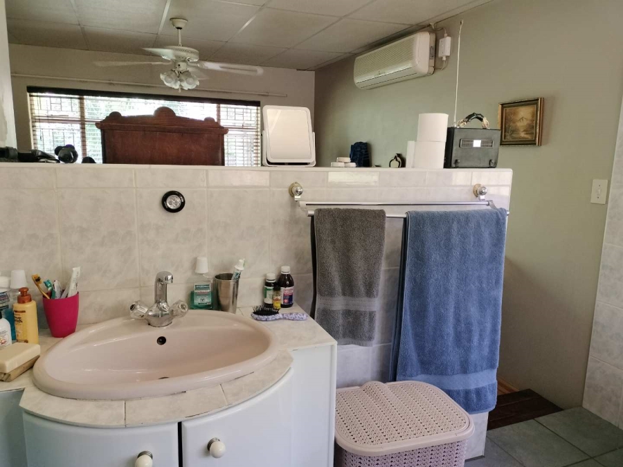 4 Bedroom Property for Sale in Langenhovenpark Free State